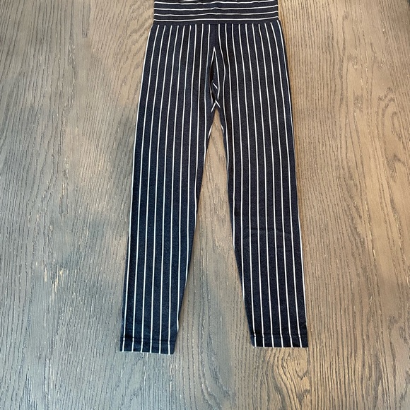 Alice & Olivia Striped Calf length leggings Size XS - Picture 4 of 6